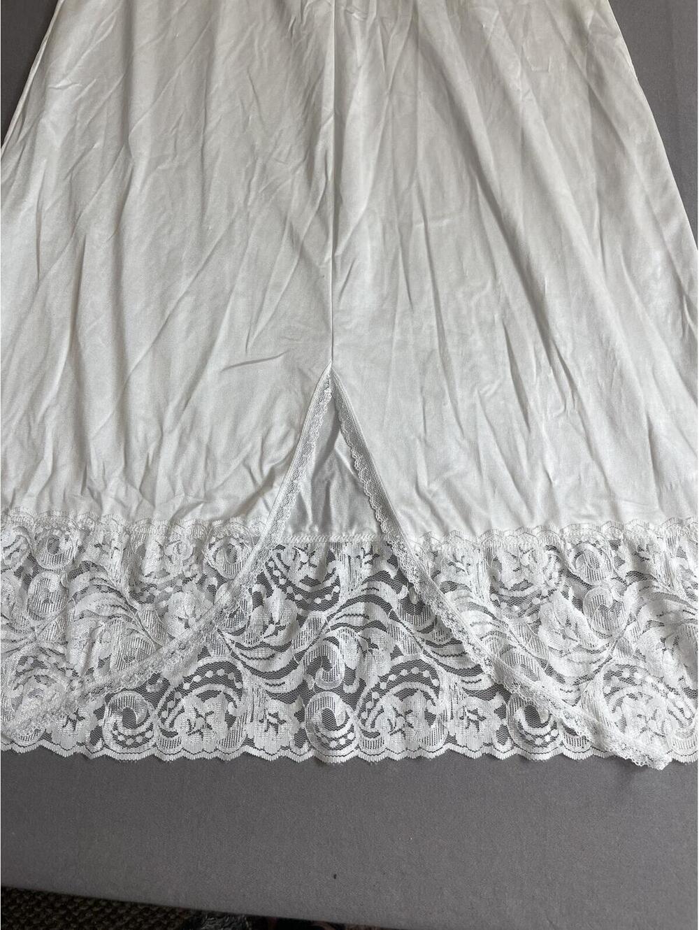 Vanity Fair NWT vintage Lacy full slip medium - Picture 10 of 10